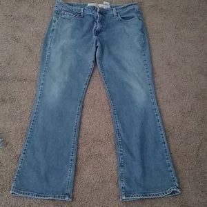 Woman's Super Low BootCut Levi 518 Jeans